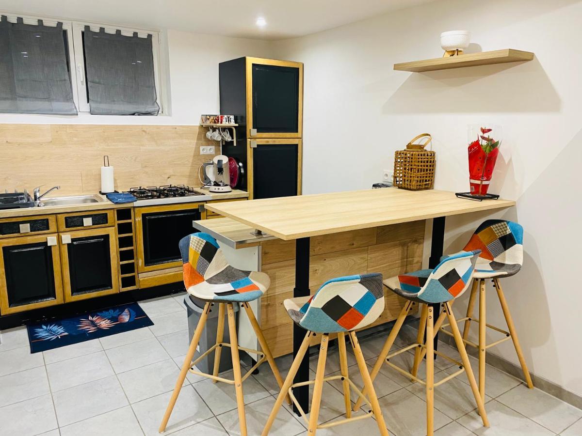 Studio 40m2 plein pied avec parking Jussac Extérieur photo