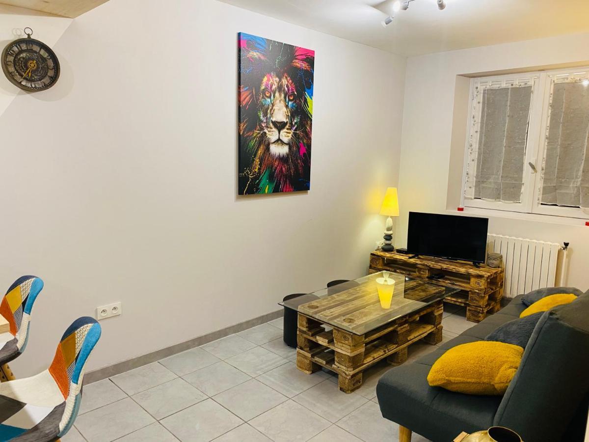 Studio 40m2 plein pied avec parking Jussac Extérieur photo