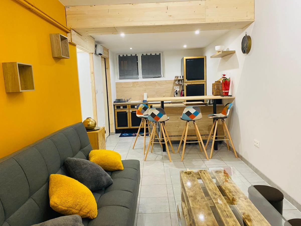Studio 40m2 plein pied avec parking Jussac Extérieur photo