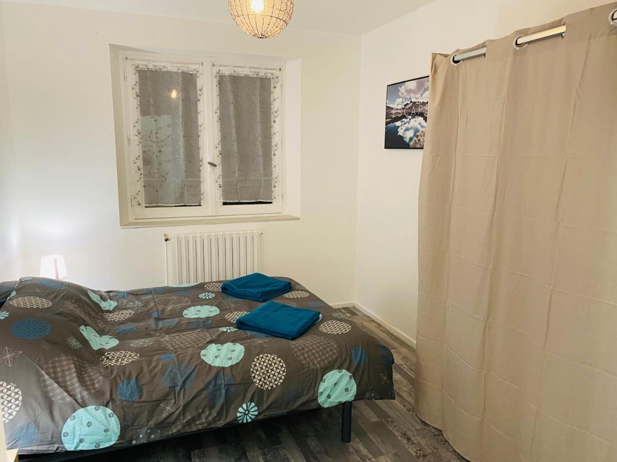 Studio 40m2 plein pied avec parking Jussac Extérieur photo
