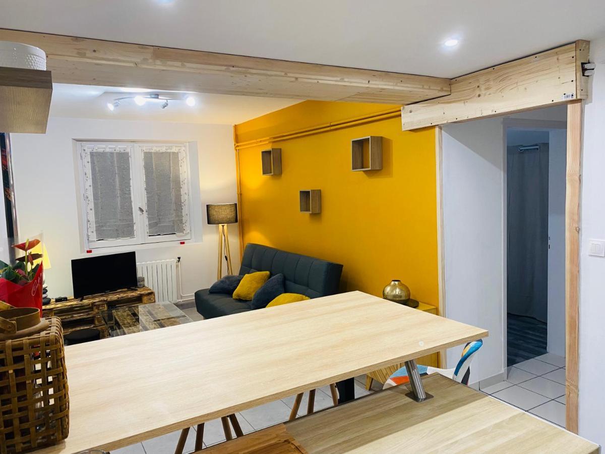 Studio 40m2 plein pied avec parking Jussac Extérieur photo
