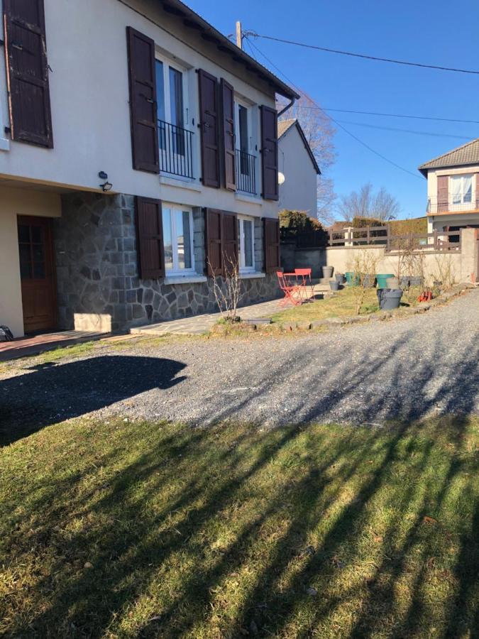 Studio 40m2 plein pied avec parking Jussac Extérieur photo